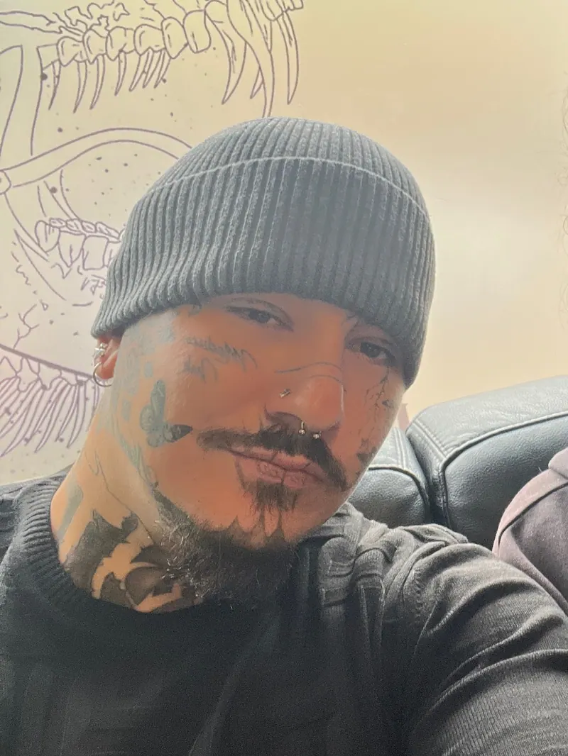 Portrait von Levent, Piercer und Inhaber von Meduza Ink